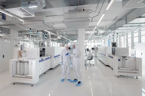 Berita perusahaan terbaru tentang Para peneliti Fraunhofer ISE menggunakan pencetakan layar halus untuk mengurangi perak dalam sel HJT