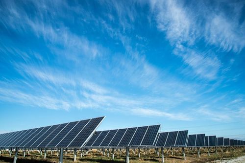 Berita perusahaan terbaru tentang IRENA: Solar PV adalah satu-satunya teknologi di jalur untuk memenuhi target investasi 2030
